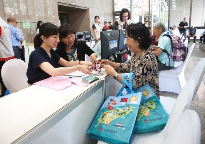 Warga Tionghoa Perantauan Pulang ke Taiwan