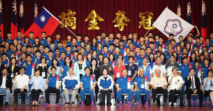 アジア大会代表団に旗を授与、蔡総統が激励