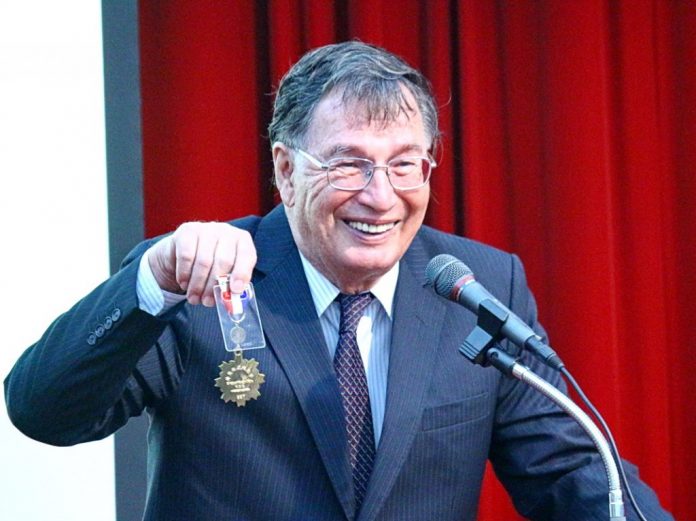 劉力学氏、「外交の友貢献賞」贈られる