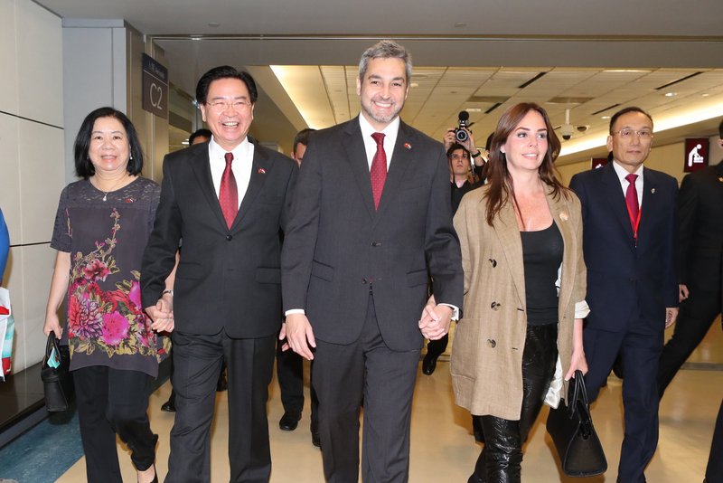 巴拉圭總統阿布鐸伉儷訪台　出席國慶活動
