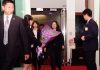 総統帰国、「圧迫はいっそうの団結生む」