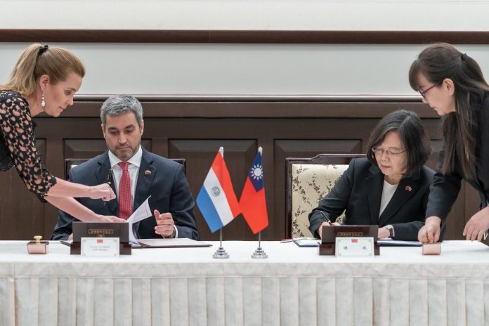 Tsai Ing-wen accueille le président du Paraguay avec les honneurs militaires