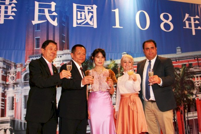 La comunidad taiwanesa de Sao Paulo celebra la fiesta del Doble Diez